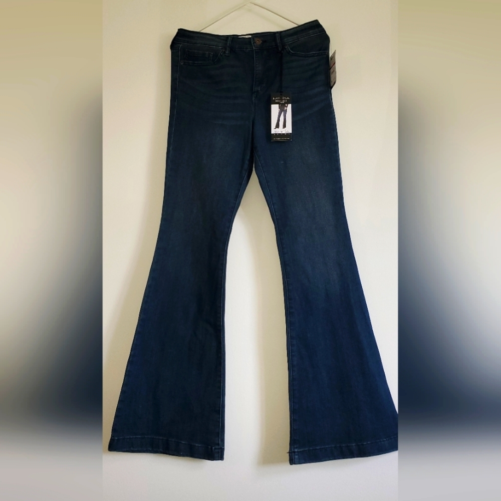 Sofia Vergara high rise flare size 8